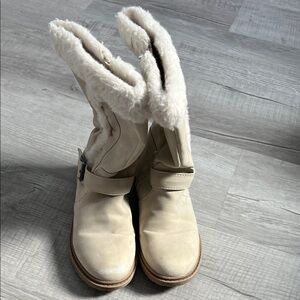 Girls Cream Fur-Lined Boots